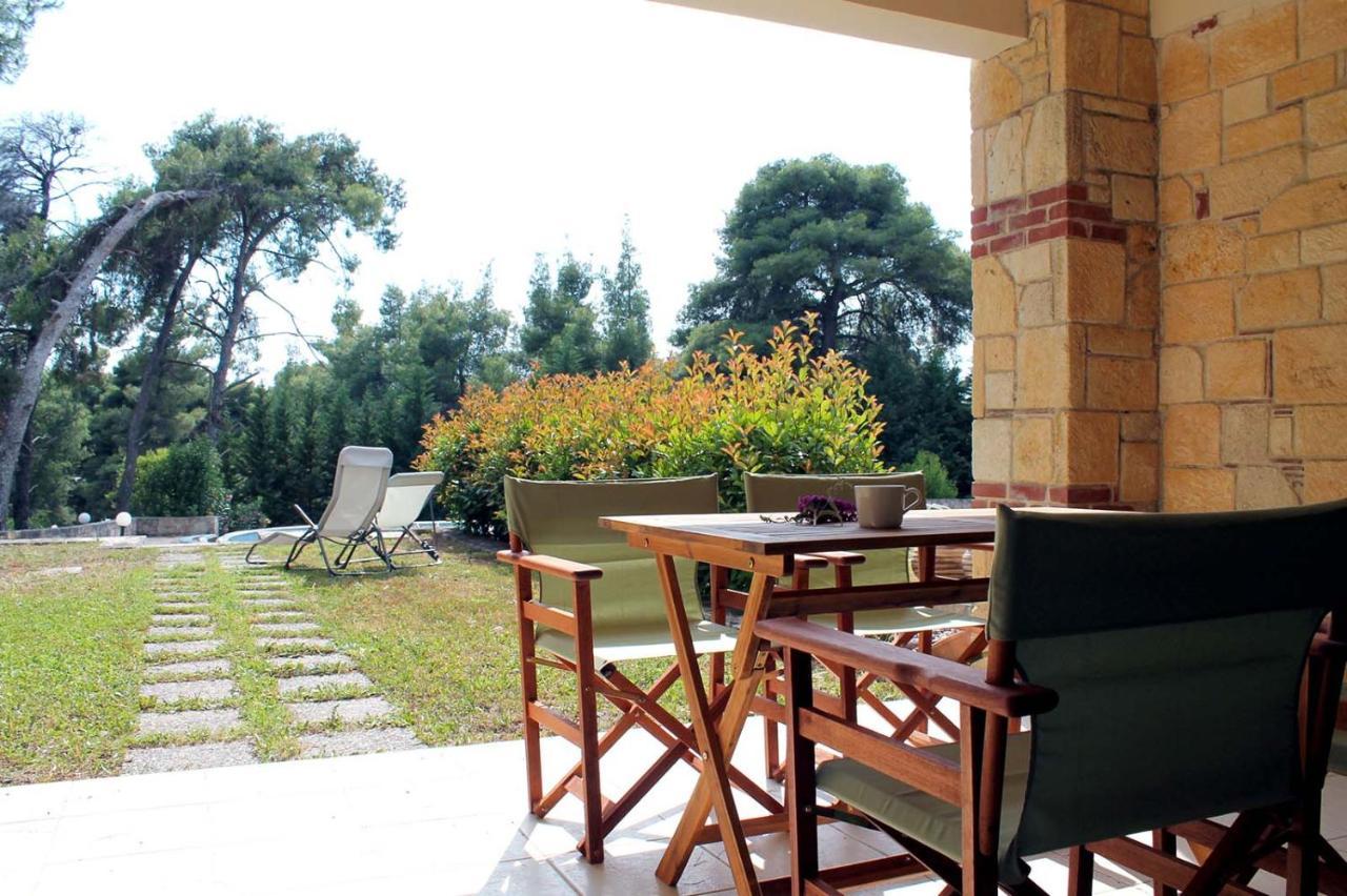 4 Bedroom Villa With Pool And Garden Néa Fókaia Esterno foto
