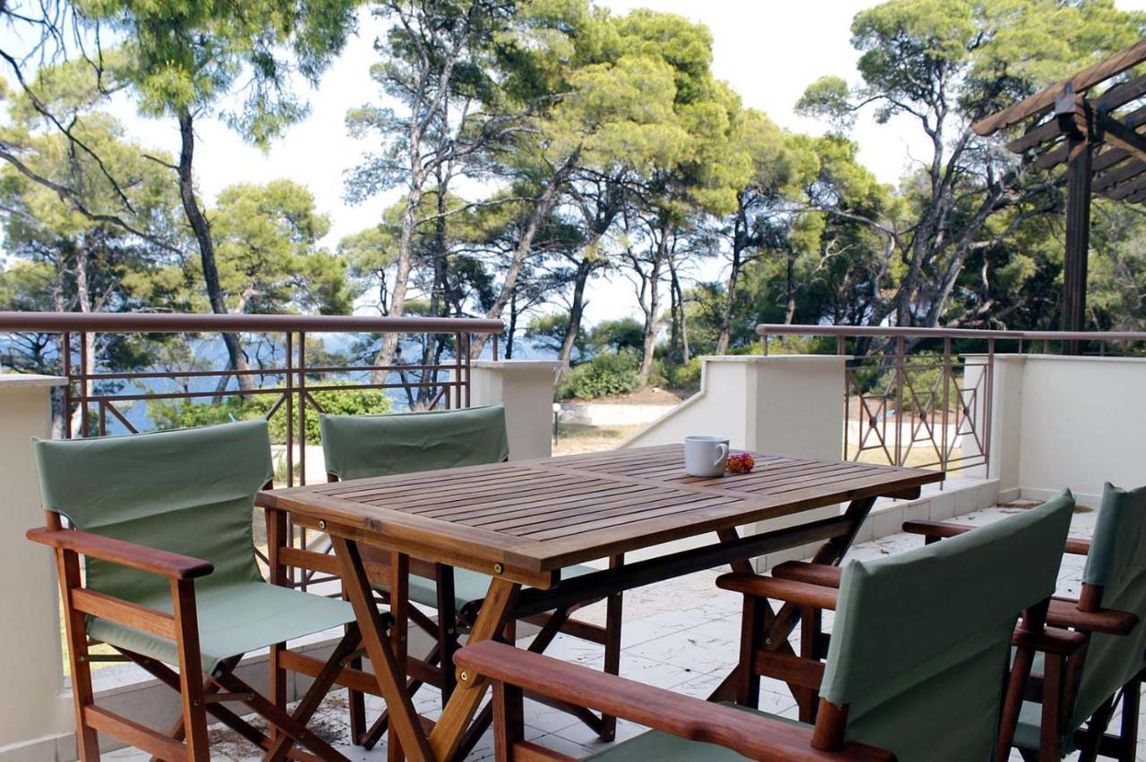 4 Bedroom Villa With Pool And Garden Néa Fókaia Esterno foto