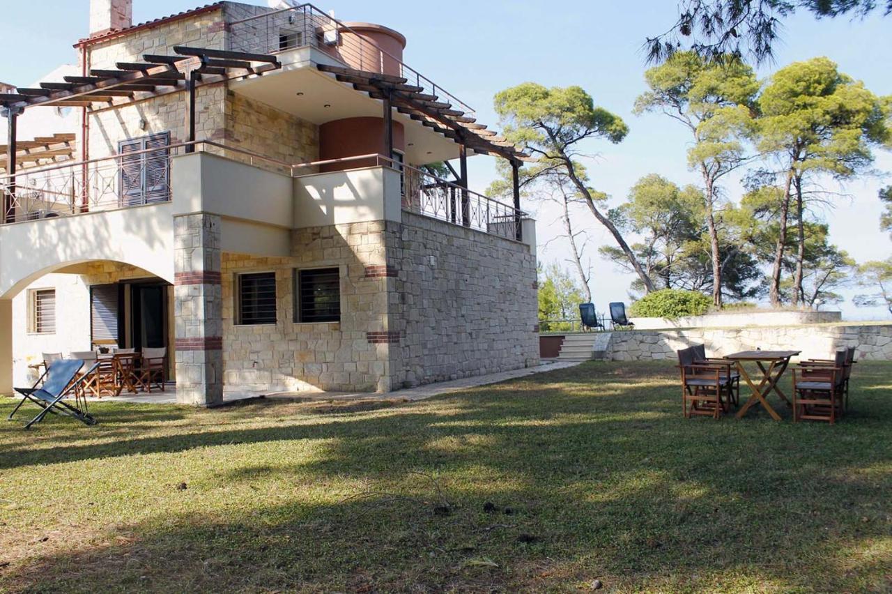 4 Bedroom Villa With Pool And Garden Néa Fókaia Esterno foto