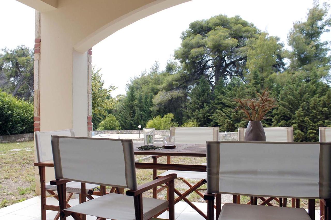 4 Bedroom Villa With Pool And Garden Néa Fókaia Esterno foto