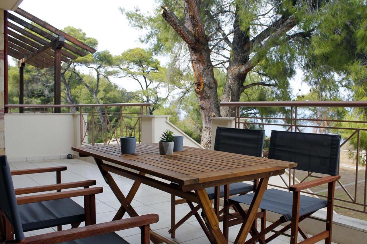 4 Bedroom Villa With Pool And Garden Néa Fókaia Esterno foto