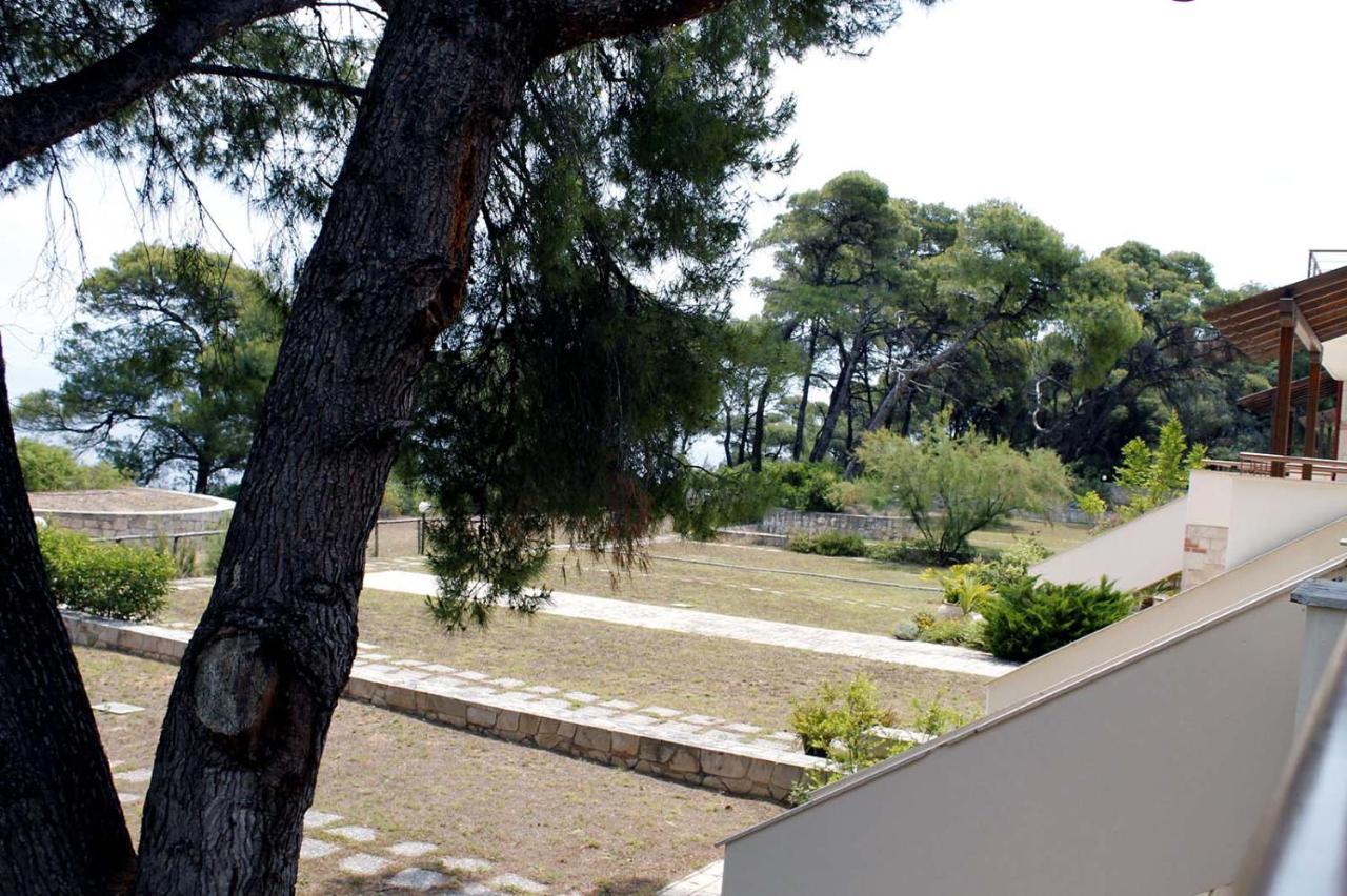 4 Bedroom Villa With Pool And Garden Néa Fókaia Esterno foto